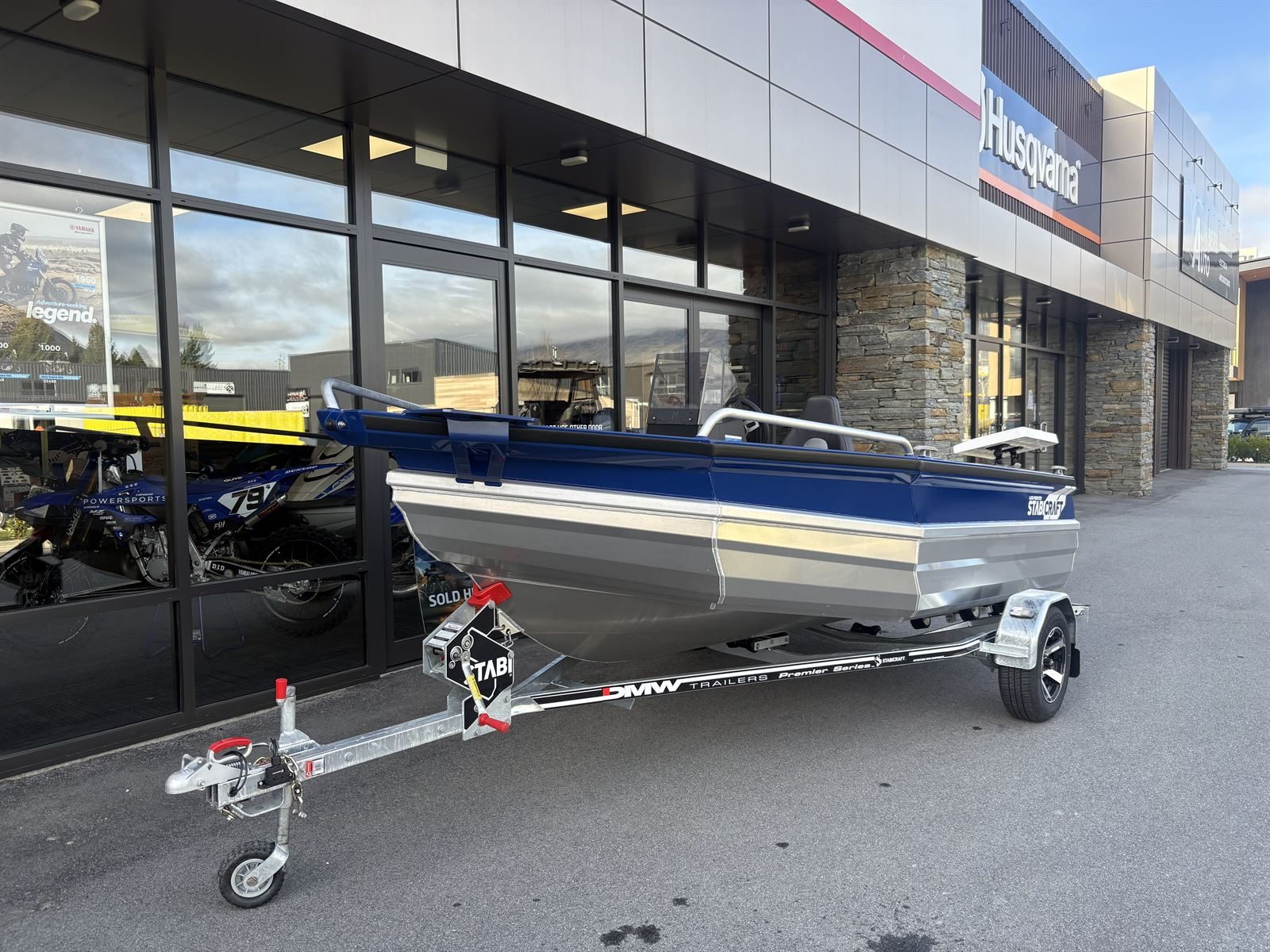 1450 Frontier Sportfish + Yamaha 50HP Outboard + DWM Trailer
