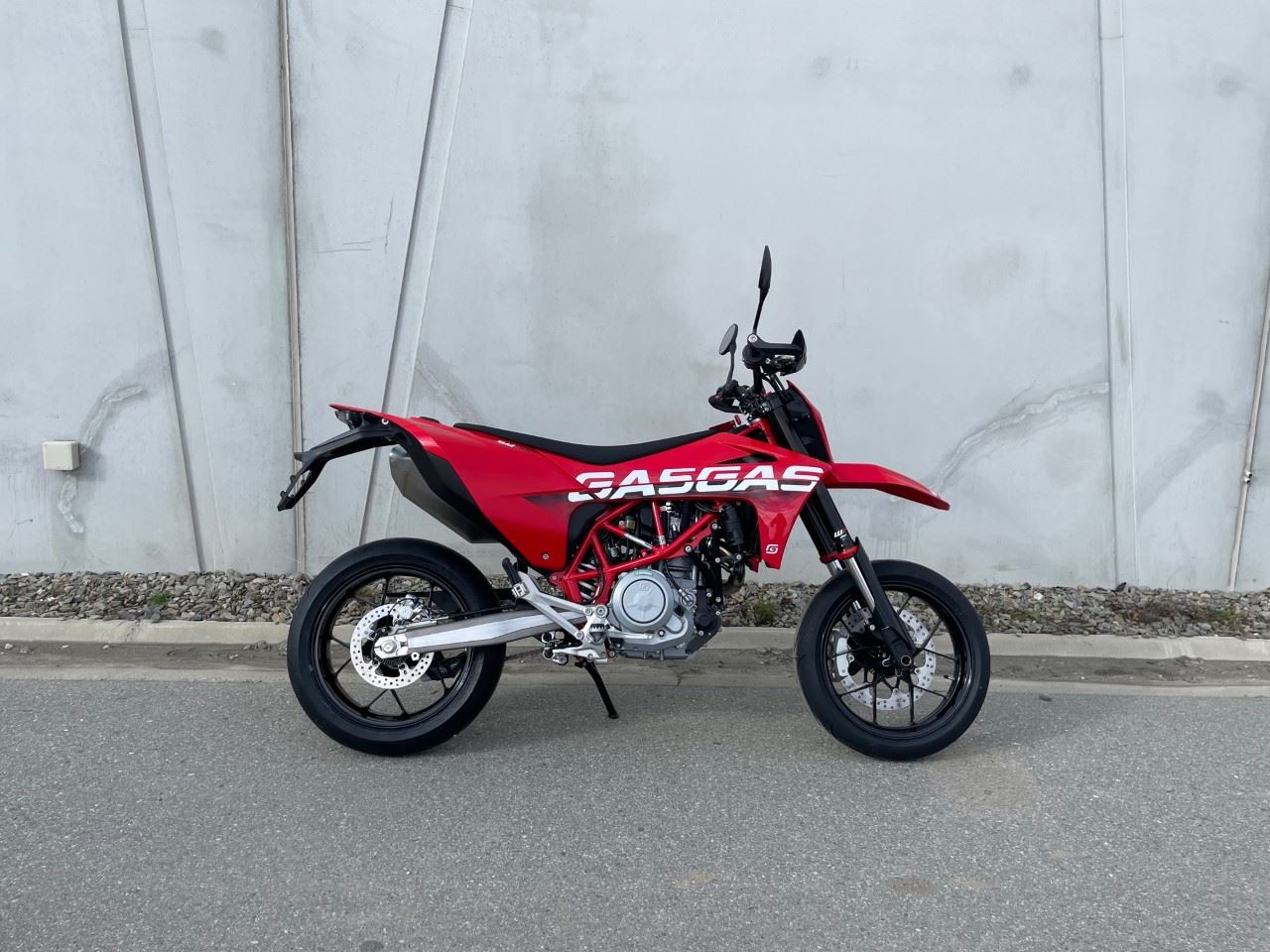 SM 700 2022