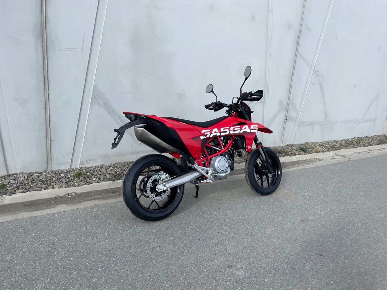 SM 700 2022