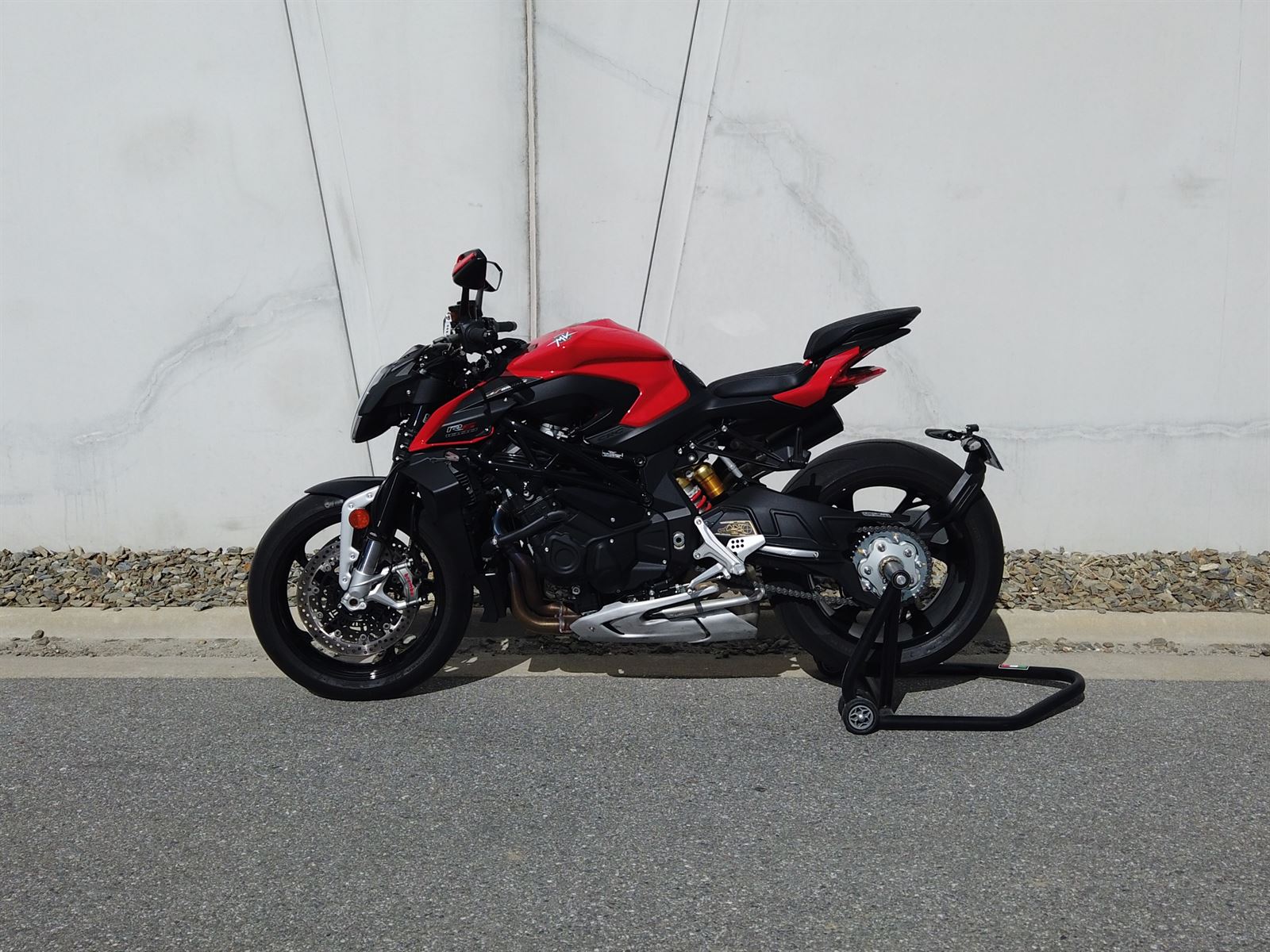 BRUTALE 1000 2022
