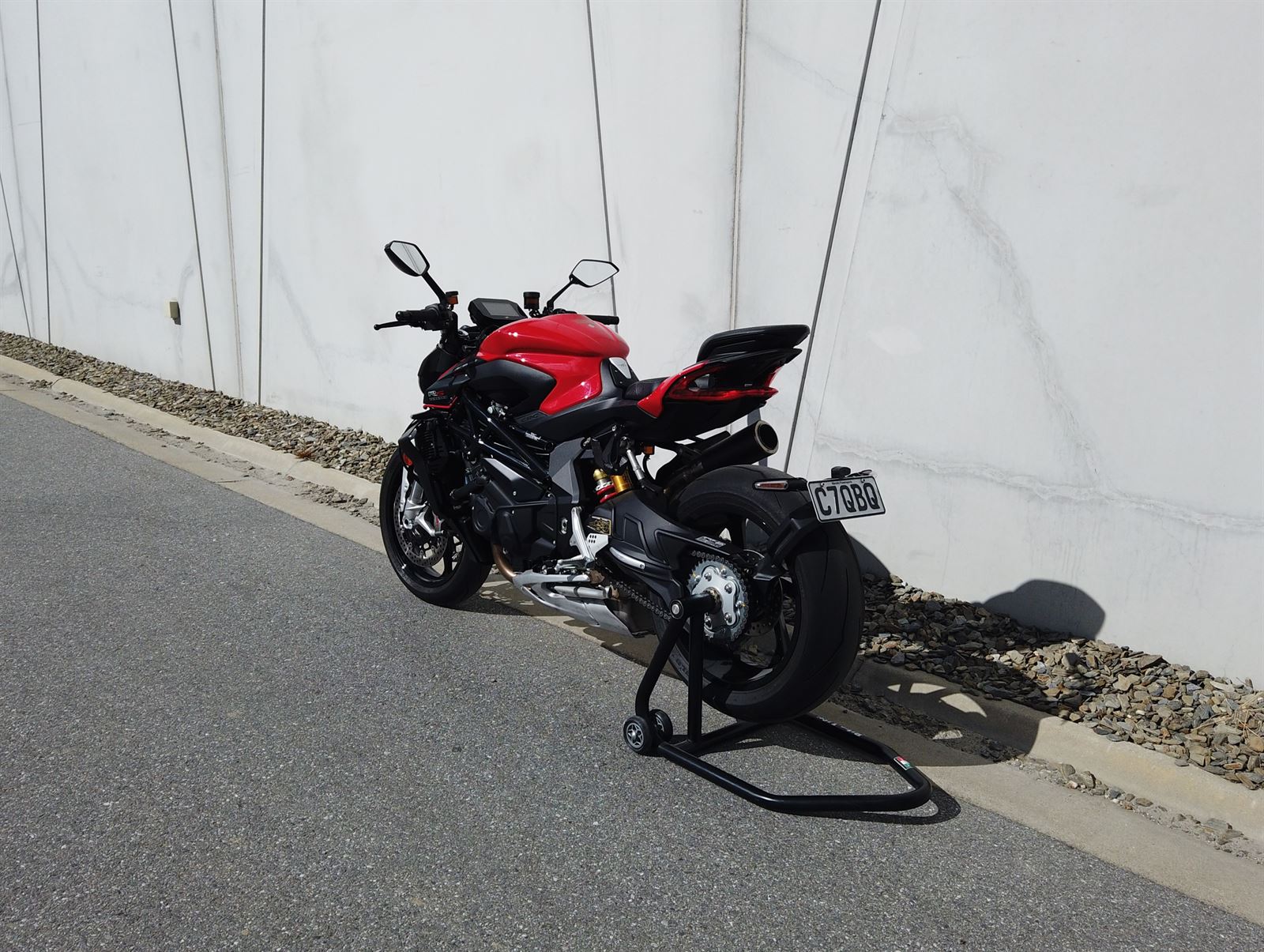 BRUTALE 1000 2022