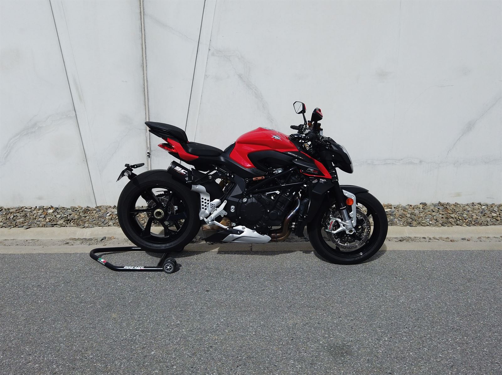 BRUTALE 1000 2022