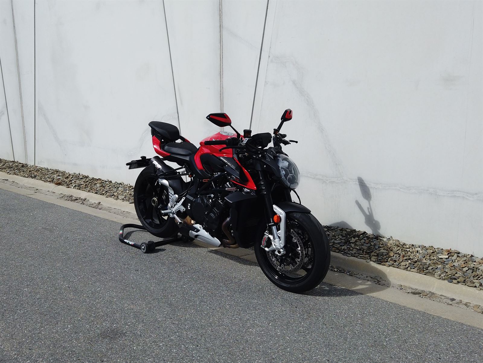 BRUTALE 1000 2022