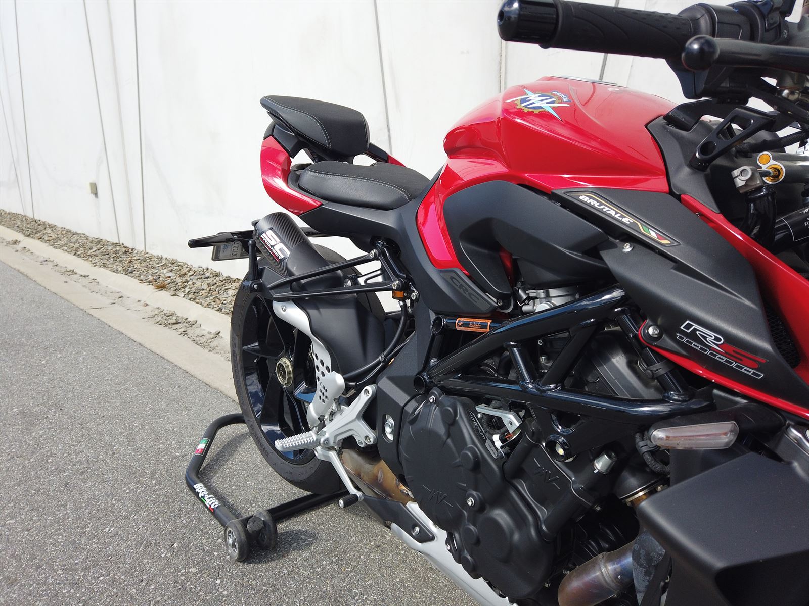 BRUTALE 1000 2022