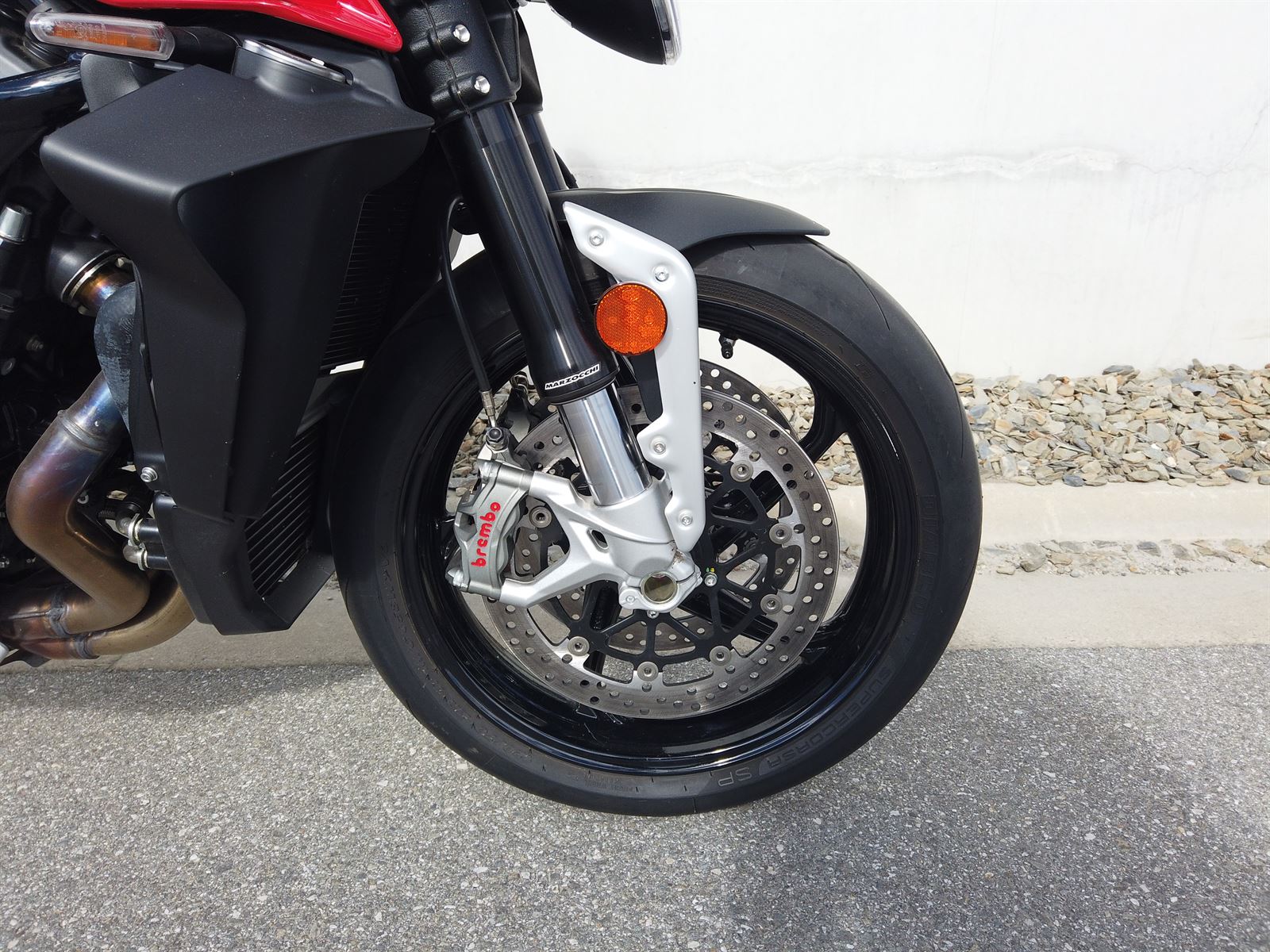 BRUTALE 1000 2022