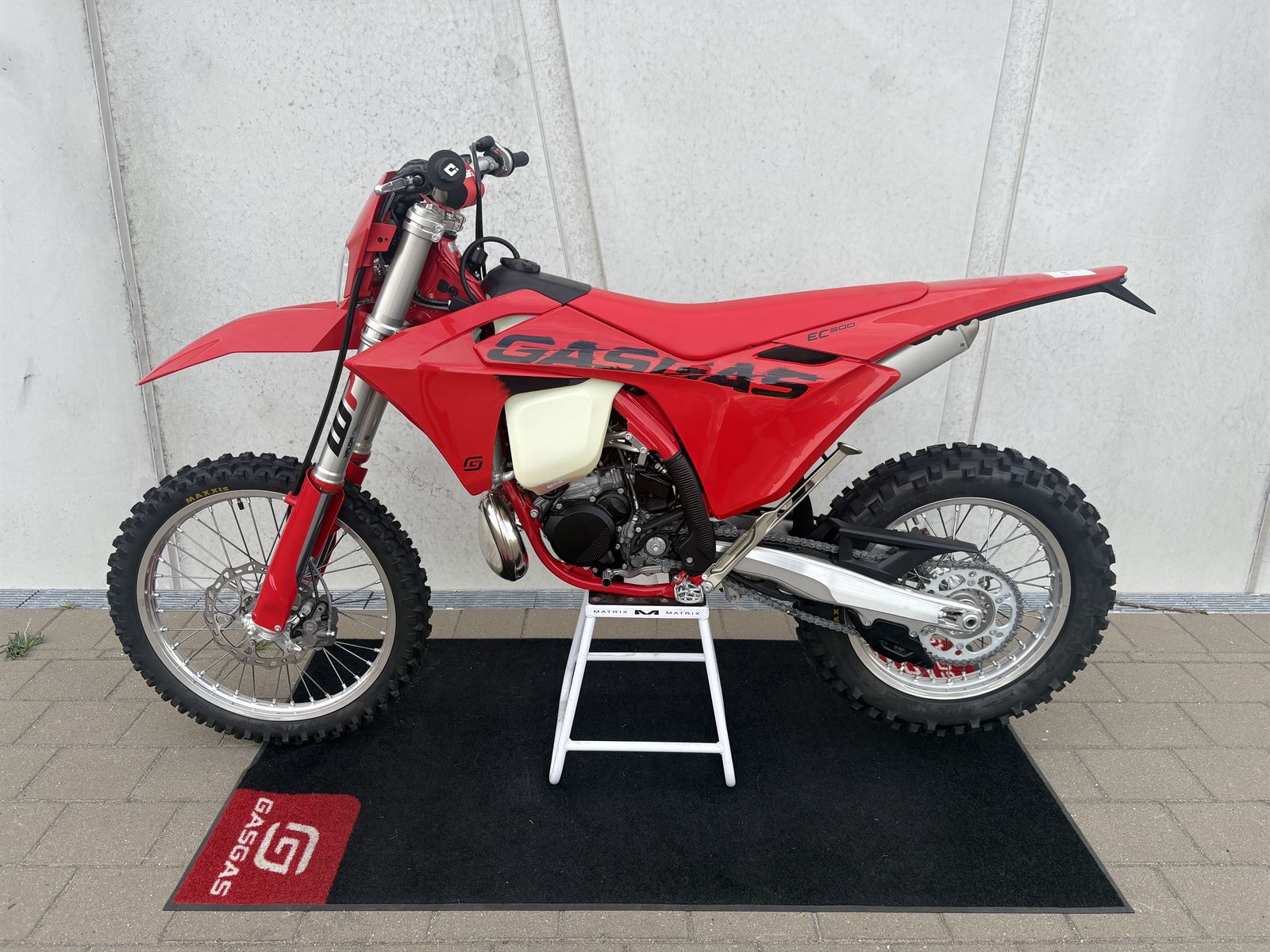 EC300 2025