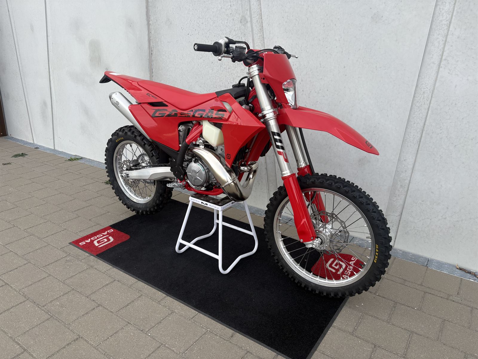 EC300 2025