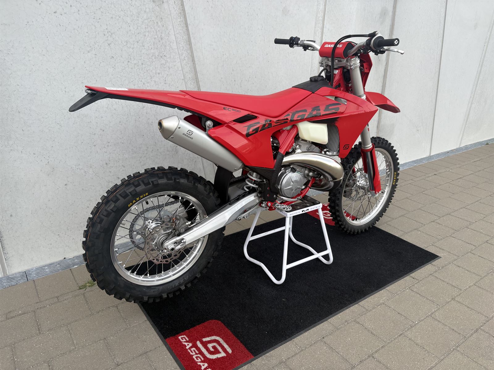 EC300 2025