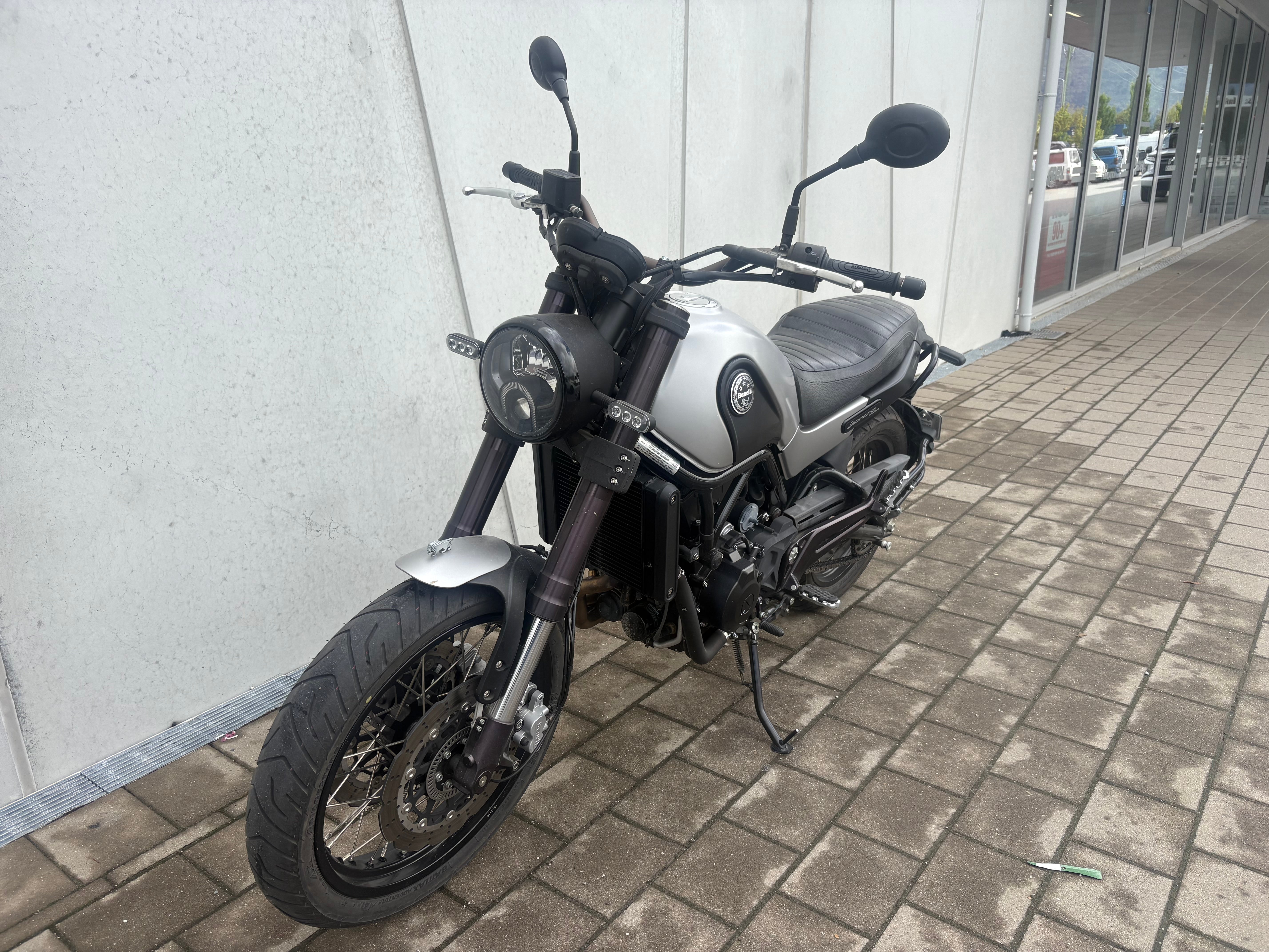 Leoncino 500