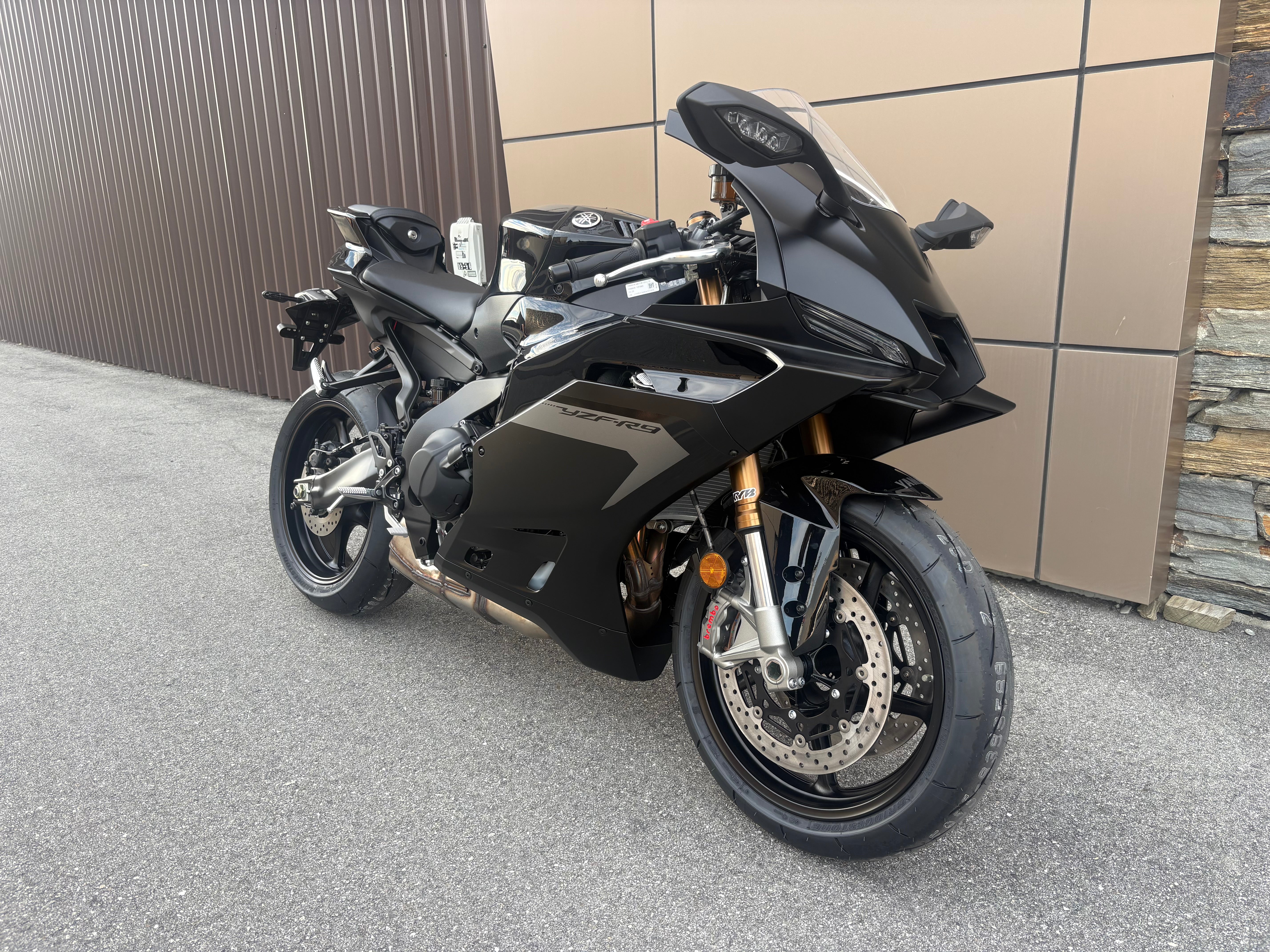 YZF-R9