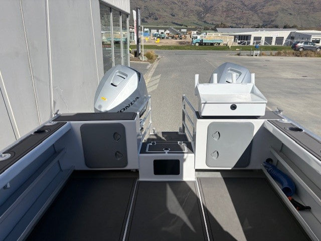 Kingfisher 670 Hard Top Powercat + 2 x 150HP Honda 4-Stroke Outboard + Trailer
