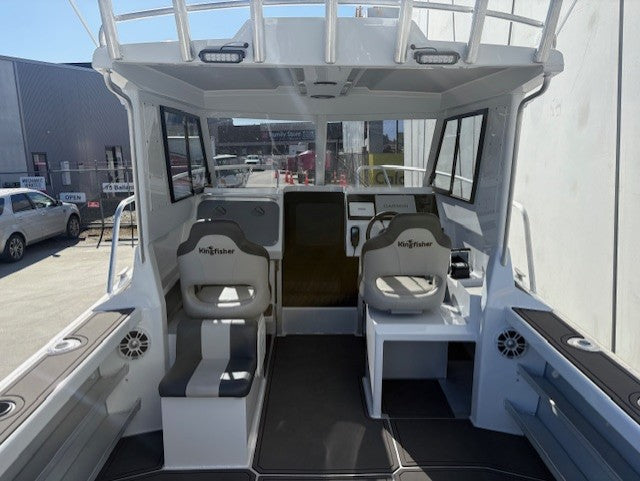 Kingfisher 670 Hard Top Powercat + 2 x 150HP Honda 4-Stroke Outboard + Trailer