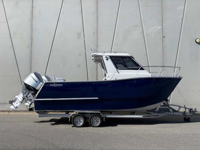 Kingfisher 670 Hard Top Powercat + 2 x 150HP Honda 4-Stroke Outboard + Trailer