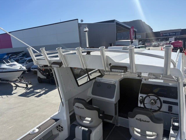 Kingfisher 670 Hard Top Powercat + 2 x 150HP Honda 4-Stroke Outboard + Trailer