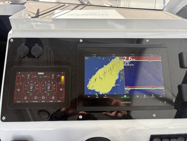 Kingfisher 670 Hard Top Powercat + 2 x 150HP Honda 4-Stroke Outboard + Trailer